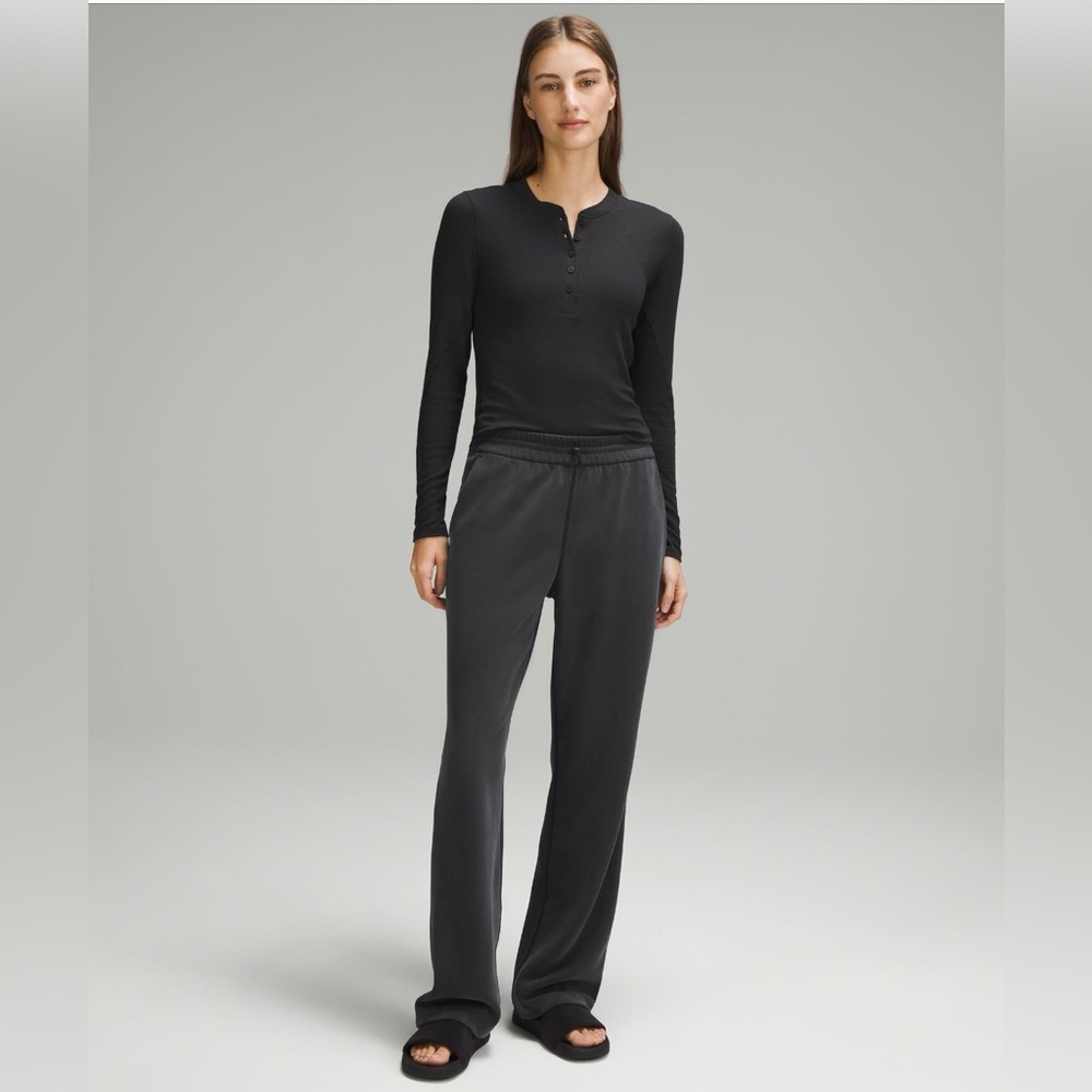 Lululemon Softstreme High-Rise Pant
Regular